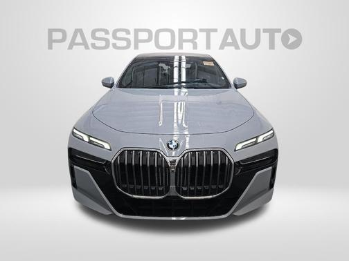 Brooklyn Grey Metallic 2023 BMW 740 i