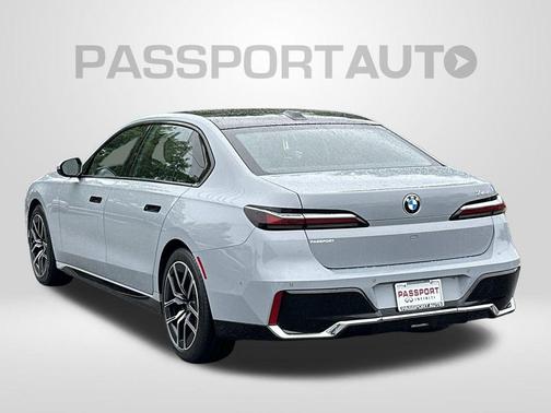 Brooklyn Grey Metallic 2023 BMW 740 i