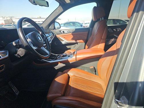 Gray Metallic 2023 BMW X7 M60i