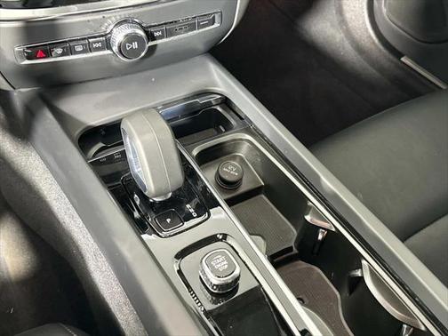 2024 Volvo S60 B5 Core Dark Theme