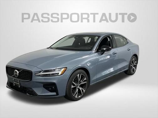 2024 Volvo S60 B5 Core Dark Theme