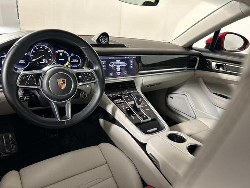 2019 Porsche Panamera 4 Executive
