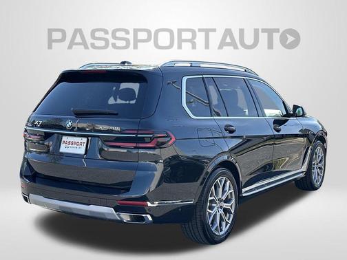 Black Sapphire Metallic 2025 BMW X7 xDrive40i