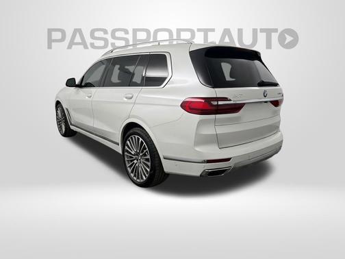 Mineral White Metallic 2022 BMW X7 xDrive40i