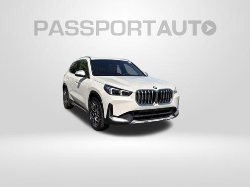 Mineral White Metallic 2024 BMW X1 xDrive28i