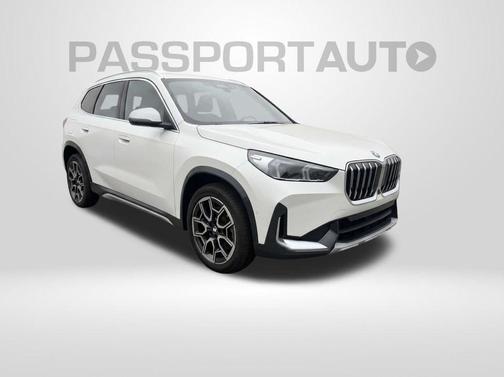 Mineral White Metallic 2024 BMW X1 xDrive28i