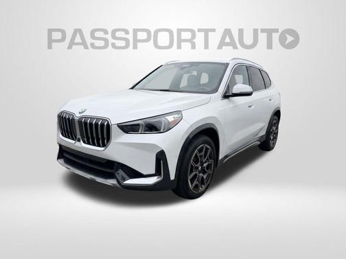 Mineral White Metallic 2024 BMW X1 xDrive28i