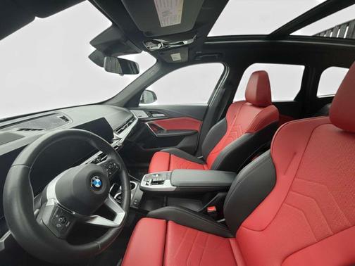 Mineral White Metallic 2024 BMW X1 xDrive28i