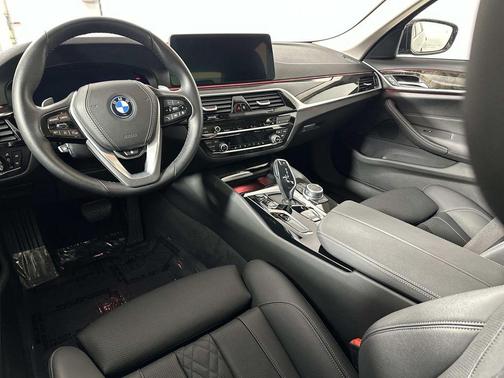 2022 BMW 530e Base