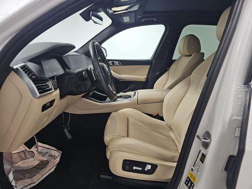Mineral White Metallic 2022 BMW X5 xDrive40i