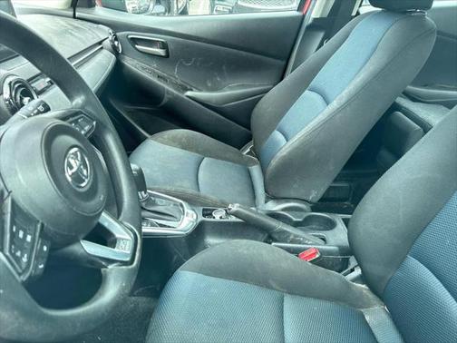 2020 Toyota Yaris Sedan LE