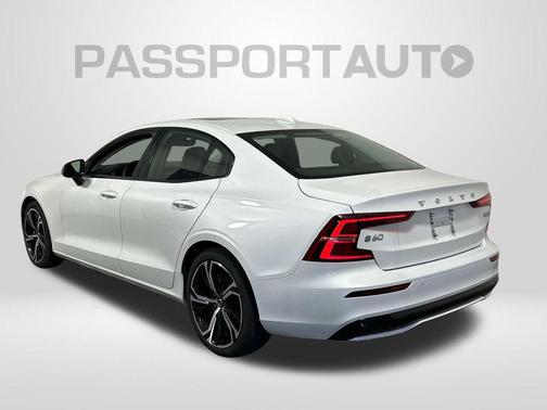 2024 Volvo S60 B5 Core Dark Theme