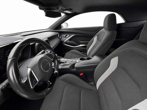 Summit White 2019 Chevrolet Camaro 1LT