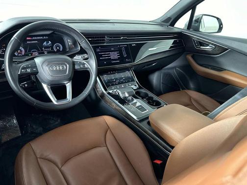 2021 Audi Q7 45 Premium Plus