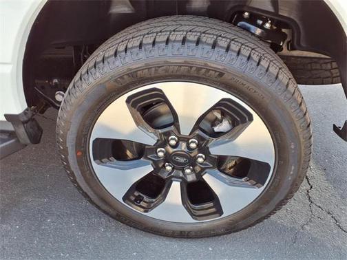 2025 Ford F-150 Lightning Platinum
