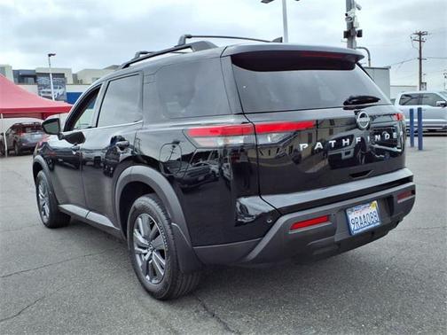 2025 Nissan Pathfinder SV FWD
