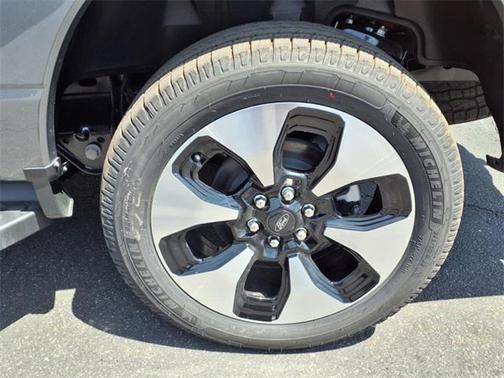 2025 Ford F-150 Lightning Platinum