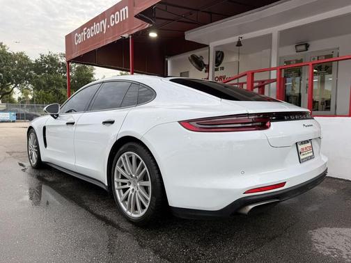 Carrara White Metallic 2019 Porsche Panamera 4