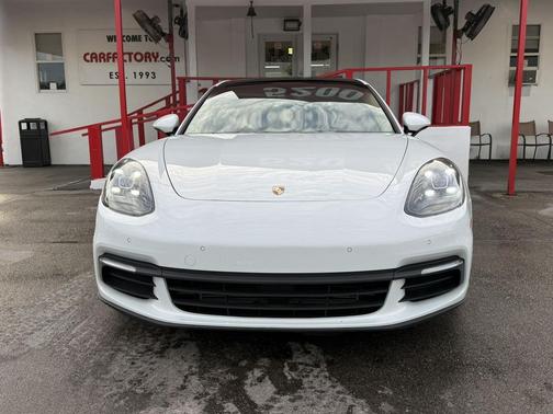 Carrara White Metallic 2019 Porsche Panamera 4
