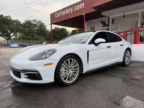 Carrara White Metallic 2019 Porsche Panamera 4