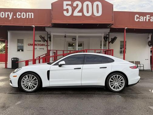 Carrara White Metallic 2019 Porsche Panamera 4