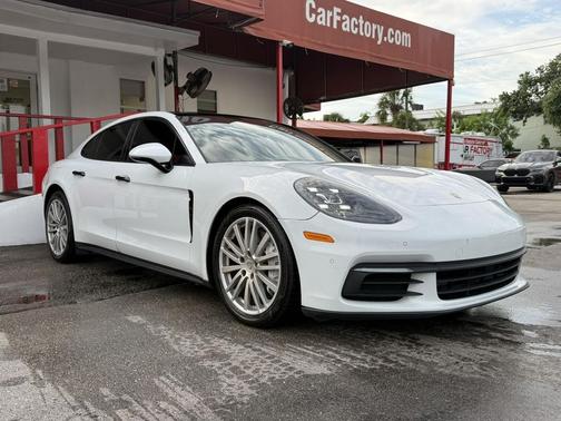 Carrara White Metallic 2019 Porsche Panamera 4