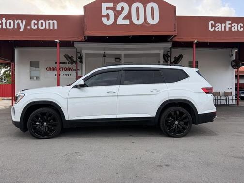 opal white pearl 2026 Volkswagen Atlas 2.0T SE
