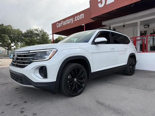 opal white pearl 2026 Volkswagen Atlas 2.0T SE