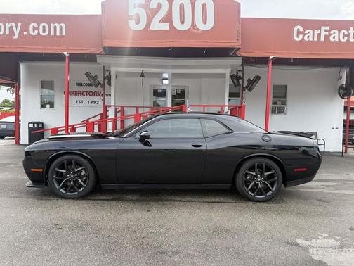 Pitch Black Clearcoat 2023 Dodge Challenger R/T