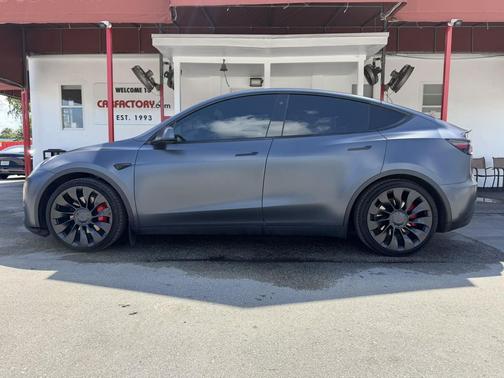 Midnight Silver 2022 Tesla Model Y Performance Dual Motor All-Wheel Drive