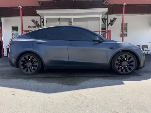 Midnight Silver 2022 Tesla Model Y Performance Dual Motor All-Wheel Drive