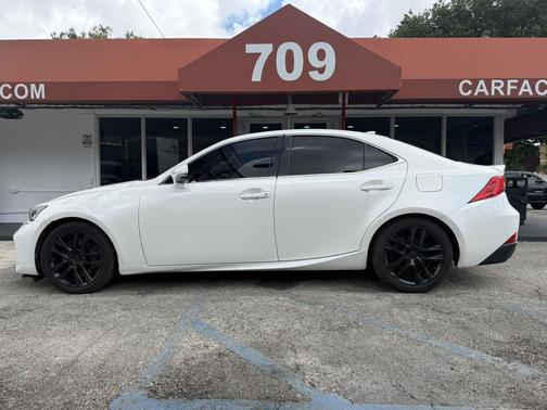 Eminent White Pearl 2018 Lexus IS 300 Base