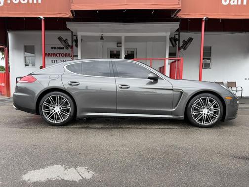 Agate Gray Metallic 2016 Porsche Panamera 4S