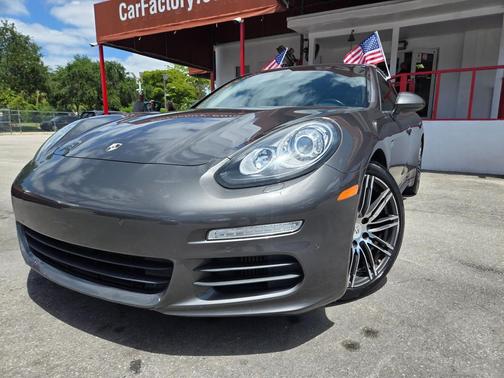 Agate Gray Metallic 2016 Porsche Panamera 4S