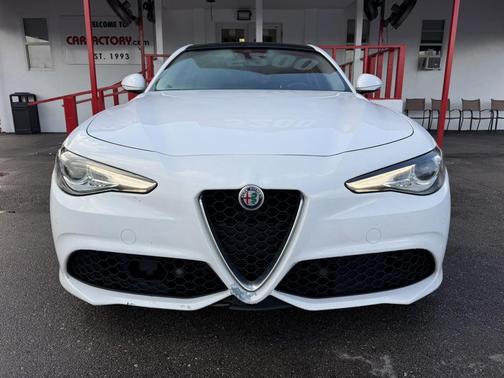 Alfa White 2018 Alfa Romeo Giulia Base