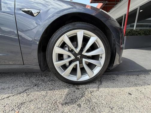 Midnight Silver 2019 Tesla Model 3 Long Range