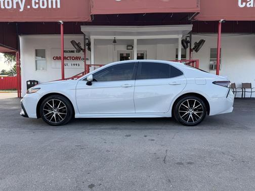 Ice Edge 2024 Toyota Camry SE