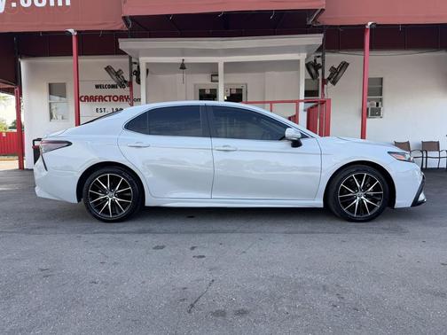Ice Edge 2024 Toyota Camry SE
