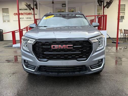 Sterling Metallic 2023 GMC Terrain SLT
