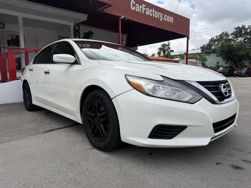Pearl White 2017 Nissan Altima 2.5 S