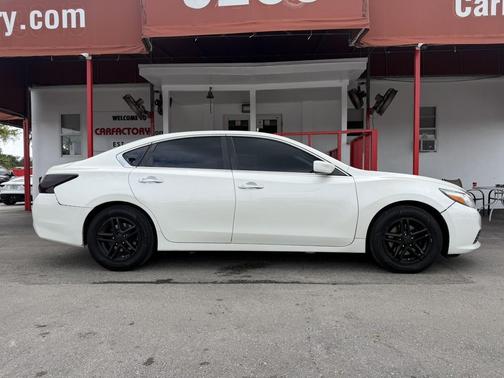 Pearl White 2017 Nissan Altima 2.5 S