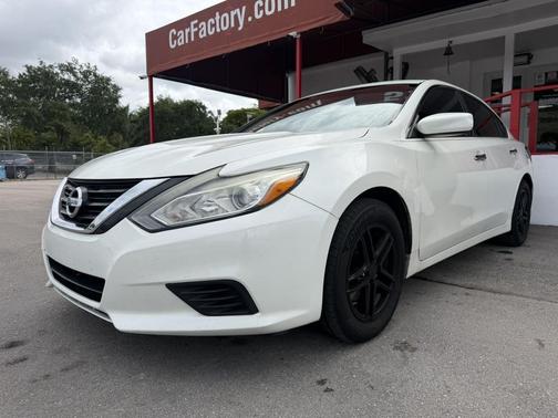 Pearl White 2017 Nissan Altima 2.5 S