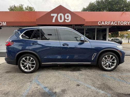 Phytonic Blue Metallic 2021 BMW X5 sDrive40i