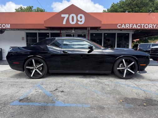 Pitch Black Clearcoat 2022 Dodge Challenger R/T