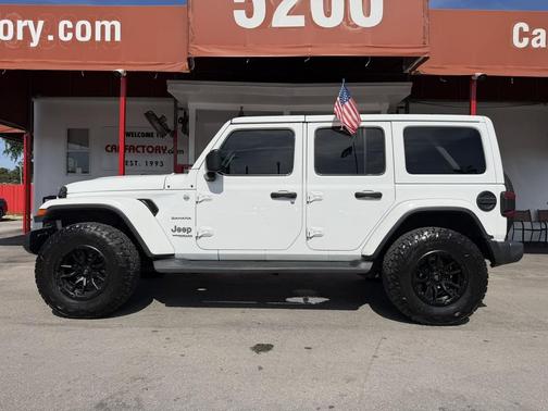 Bright White Clearcoat 2021 Jeep Wrangler Unlimited Sahara