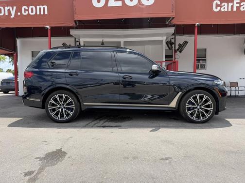 Carbon Black Metallic 2020 BMW X7 M50i