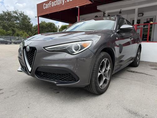 Vesuvio Gray Metallic 2022 Alfa Romeo Stelvio Ti