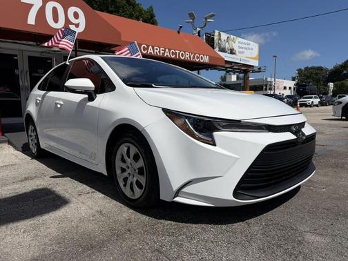Ice Cap 2024 Toyota Corolla LE