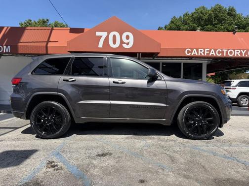 Granite Crystal Metallic Clearcoat 2019 Jeep Grand Cherokee Altitude