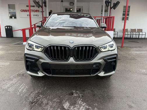 Manhattan Green Metallic 2023 BMW X6 xDrive40i